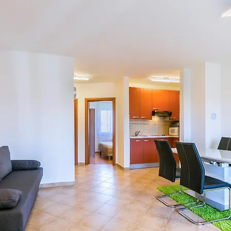 Appartement Fucane - Ella - Mpolo